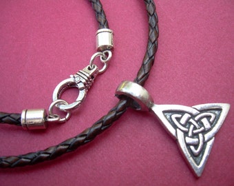 Keltiskt treenighetsknuthalsband: 3 mm lädersnörehalsband, tennhänge,