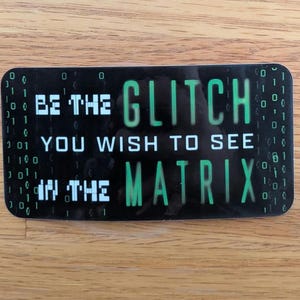 Grand sticker « Soyez le parasite que vous souhaitez voir dans la matrice »