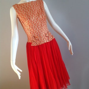 Vintage 60s Brocade Silk Dress Red & Gold Metallic Floral Bodice Pleated Chiffon Skirt Formal Party Dress by Sabians Bild 6