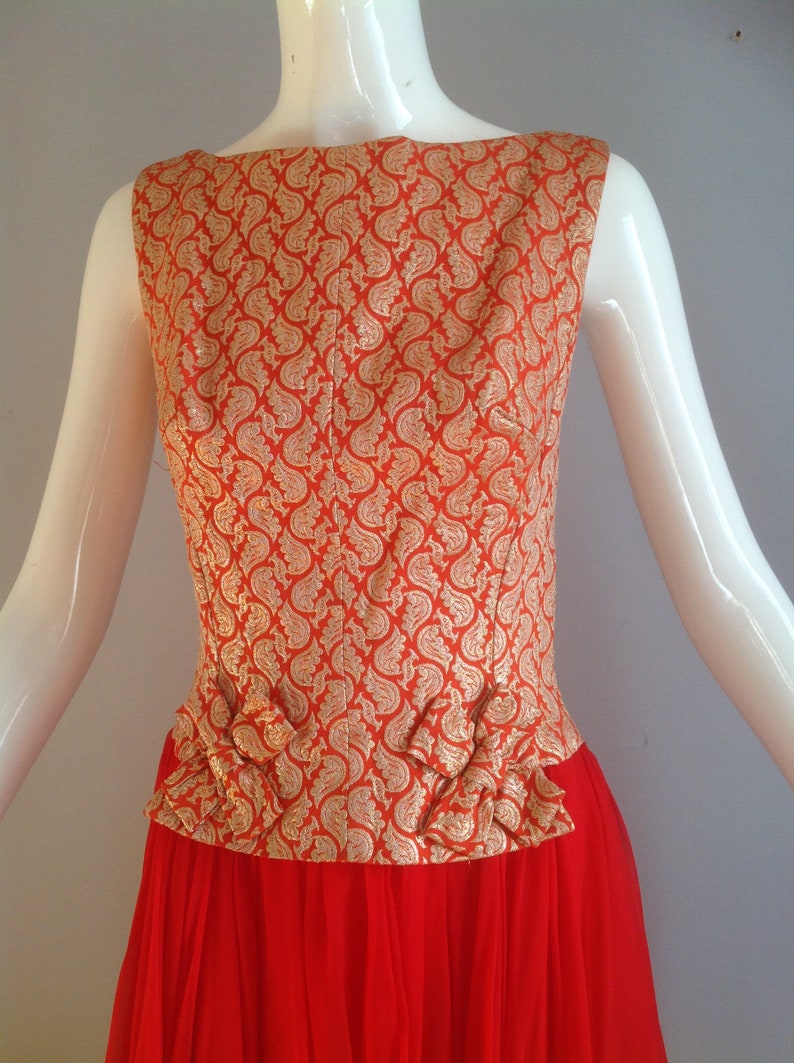 Vintage 60s Brocade Silk Dress Red & Gold Metallic Floral Bodice Pleated Chiffon Skirt Formal Party Dress by Sabians Bild 3