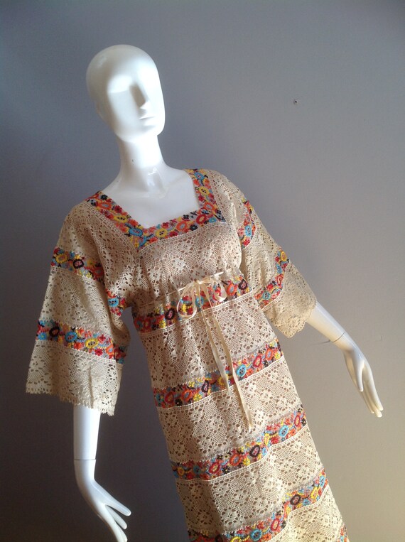Vintage Mexican Lace Floral Embroidered Dress ~ B… - image 7