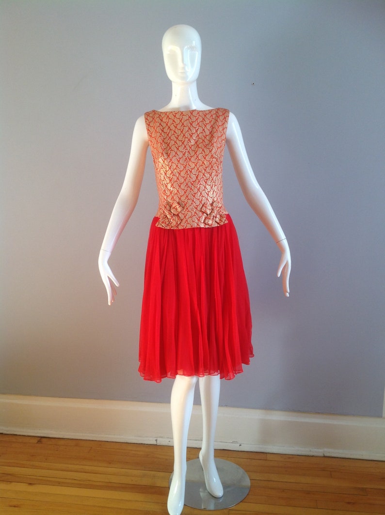 Vintage 60s Brocade Silk Dress Red & Gold Metallic Floral Bodice Pleated Chiffon Skirt Formal Party Dress by Sabians Bild 2