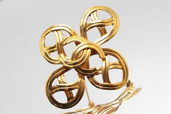 CHANEL Vintage CC Clover Gold Metal Pin Brooch CC Logo Circa 1994 W/Box -  Chelsea Vintage Couture