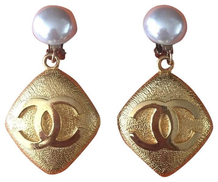 CHANEL ピアス ヴィンテージ Authentic CHANEL 1986 Vintage Extra Large Gripoix Pearl and CC