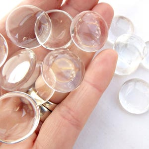 Cabujones de vidrio de 25 mm, paquete de 20 cabujones de vidrio transparente abovedados, redondos de base plana para joyería y arte de técnicas mixtas.