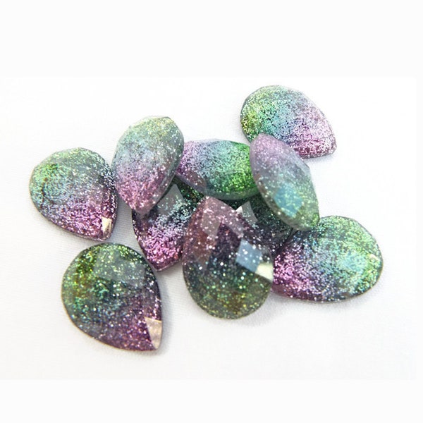 10 Glitter Cabochons, Glitter Teardrops, Green and Pink, Faceted Teardrop, Kawaii Resin Deco, Sparkle Deco Cabs, 18mm Cabochon, UK Seller