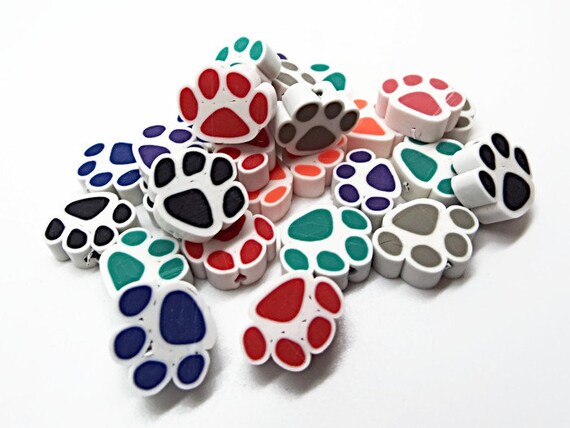 Argile polymère mélange de perles chien empreintes de pattes, 10-12 x 11-13  x 5 mm, perçage : 1,2 mm, sachet de 50 perles