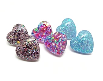 Pendientes de corazón brillantes, hechos a mano en 3 colores con cierres de acero inoxidable.