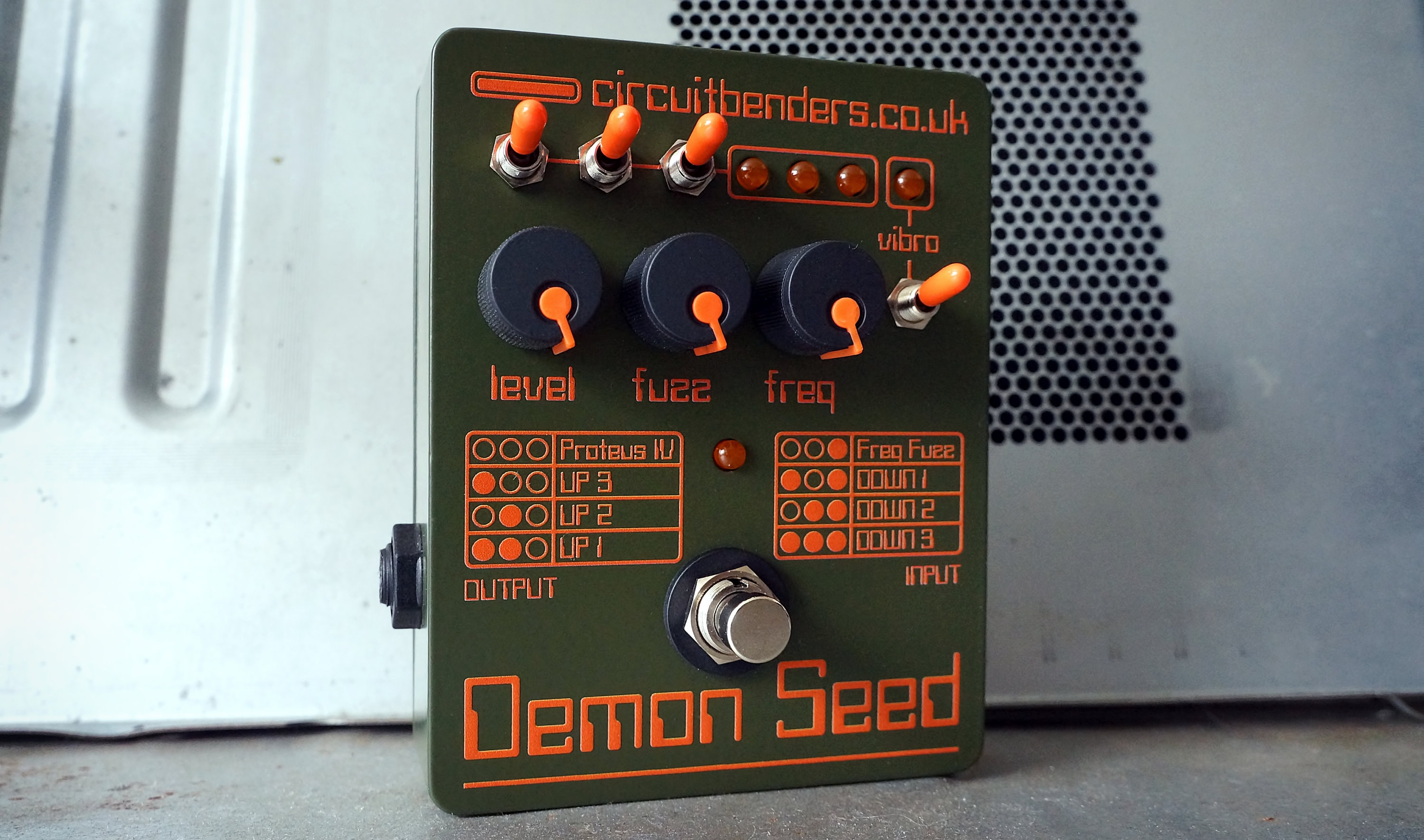 DEMON SEED - Frequency Shifting FUZZ Noise Pedal With 'robot