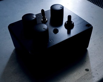 Black Box AUDIO DESTRUCTOR - circuit bent distortion noise effects box