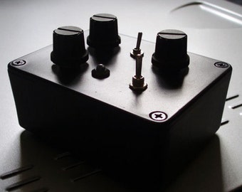 Black Box AUDIO DESTRUCTOR - circuit bent distortion noise effects box