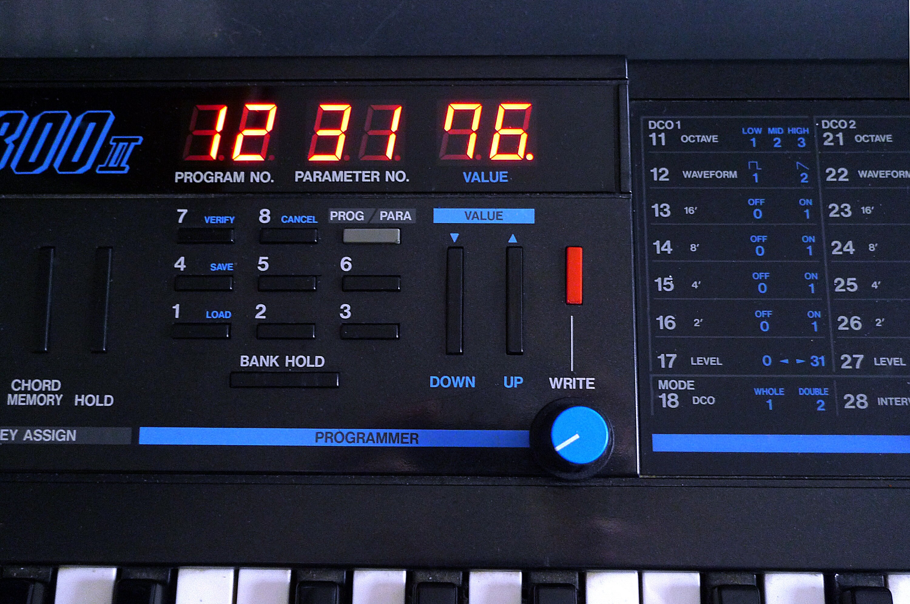 KORG EX-800 (1984) Hybrid Synthesizer Part 1