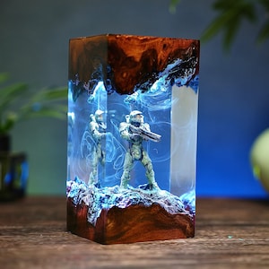 Halo Master Chief ロゴ ライト ウォール ランプ 海外限定 Halo Master Chief Helmet LED Illusion Desk Lamp – UFObjects