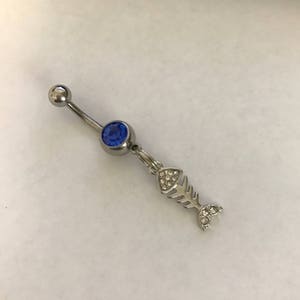 Anillo del ombligo - joyería del cuerpo - pez hueso de plata de pedrería con anillo del ombligo de piedra gema azul - anillo del vientre náutico - pez hueso