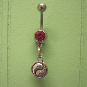 Bauchnabel Ring - Körperschmuck - Yin Yang mit Rosa Edelstein Bauchnabel Ring