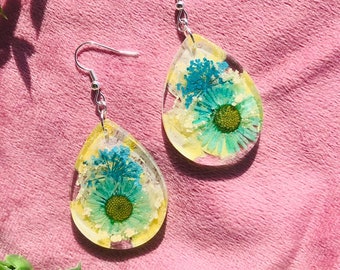 Resin Floral Earrings, Flower Earrings, Spring Earrings, Colorful Earrings, Floral Jewelry, Flower Jewelry, Dried Flowers, Witch Earrings