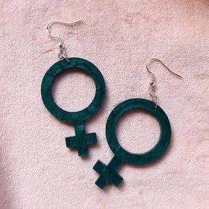Pendientes feministas, símbolo feminista, símbolo de la mujer, símbolo de Venus, joyería feminista, pendientes de feminismo, símbolo femenino