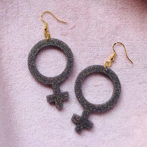 Pendientes feministas, símbolo feminista, símbolo de la mujer, símbolo de Venus, joyería feminista, pendientes de feminismo, símbolo femenino
