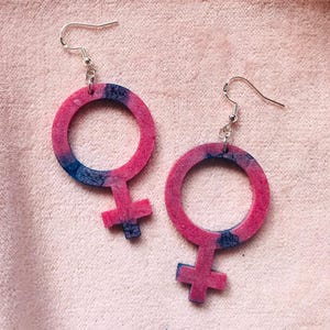 Pendientes feministas, símbolo feminista, símbolo de la mujer, símbolo de Venus, joyería feminista, pendientes de feminismo, símbolo femenino