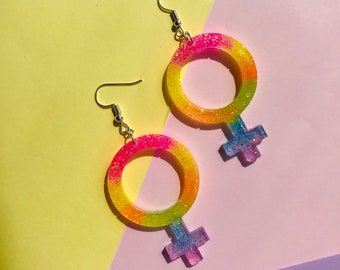 Feministische Ohrringe, LGBTQ Ohrringe, LGBTQ Pride Ohrringe, Regenbogen Ohrringe, Pride Schmuck, feministisches Symbol, LGBTQ