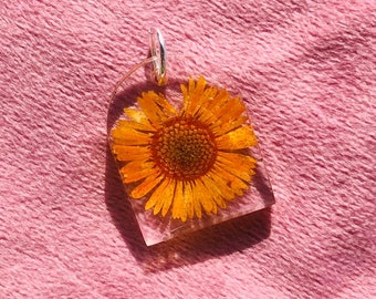 Resin Floral Pendant, Flower Pendant, Spring Pendant, Colorful Pendant, Floral Jewelry, Flower Jewelry, Dried Flowers, Resin Pendant