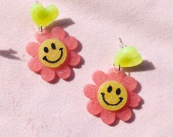 Flower Stud Earrings, Floral Stud Earrings, Cute Earrings, Resin Studs, Kawaii Earrings, Spring Earrings, Minimalist Earrings, Smiley Face