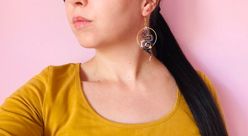 Black and Gold Snake Earrings with Scales, Serpent Earrings, Witchy Earrings, Statement Earrings, Dangle Earrings, Snake Jewelry zdjęcie 3