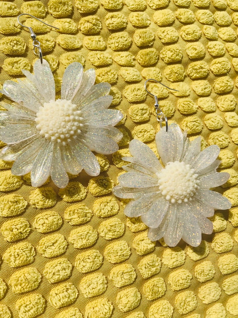 Sparkly Daisy Earrings, Flower Earrings, Spring Earrings, Daisy Earrings, Floral Jewelry, Flower Jewelry, Sparkling Floral Earrings image 2