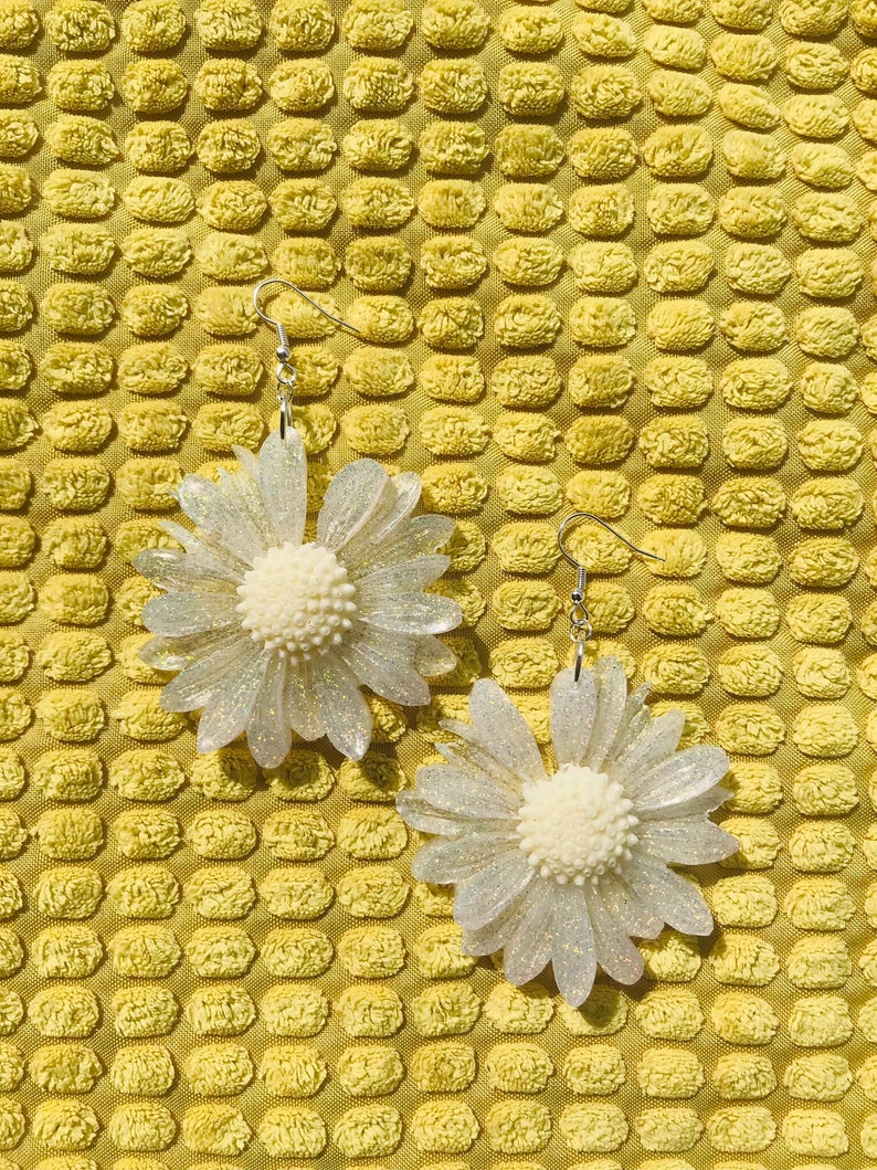 Sparkly Daisy Earrings, Flower Earrings, Spring Earrings, Daisy Earrings, Floral Jewelry, Flower Jewelry, Sparkling Floral Earrings image 1