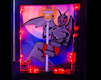 Mothman Cryptid Leuchtkasten mit Roten LED-Leuchten Doppelscheibenglas-Fotorahmen Bild Motte Mann Geschenk Weihnachten Geburtstag Helles Licht