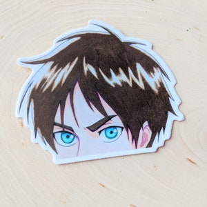 Puede incluir: Primer plano de una pegatina con un personaje de dibujos animados con cabello castaño y ojos azules. Los ojos del personaje están muy abiertos y la pegatina está recortada alrededor de la cara del personaje.