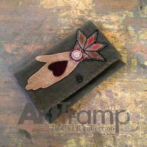 Mother’s Heart In Hand ~ Tablet or Project Pouch ~ WOOL APPLIQUÉ Instructions & Templates