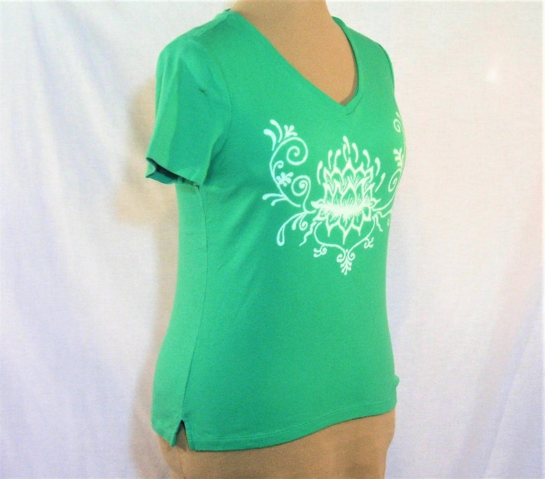 Henna Design T-shirt Green Lotus design Tee Medium Tee | Etsy
