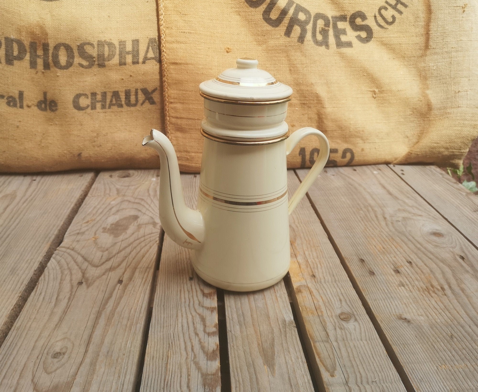 Cafetière Japy Ancienne en Métal Emaillé Crème et Dorée avec Filtre
