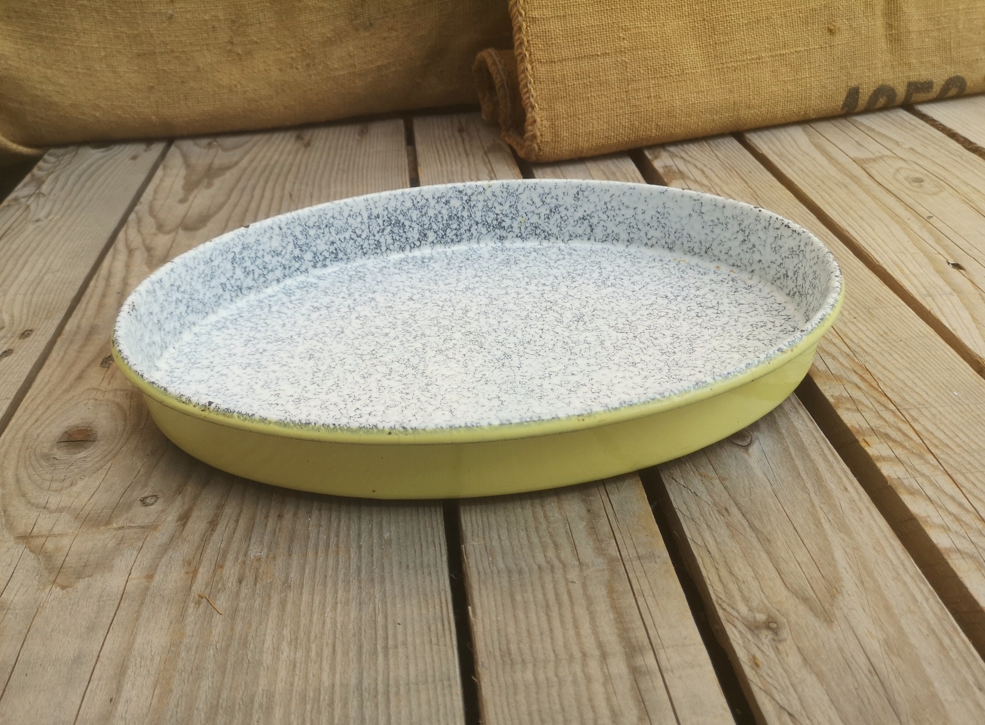 Plat en Métal Emaillé Ovale Jaune