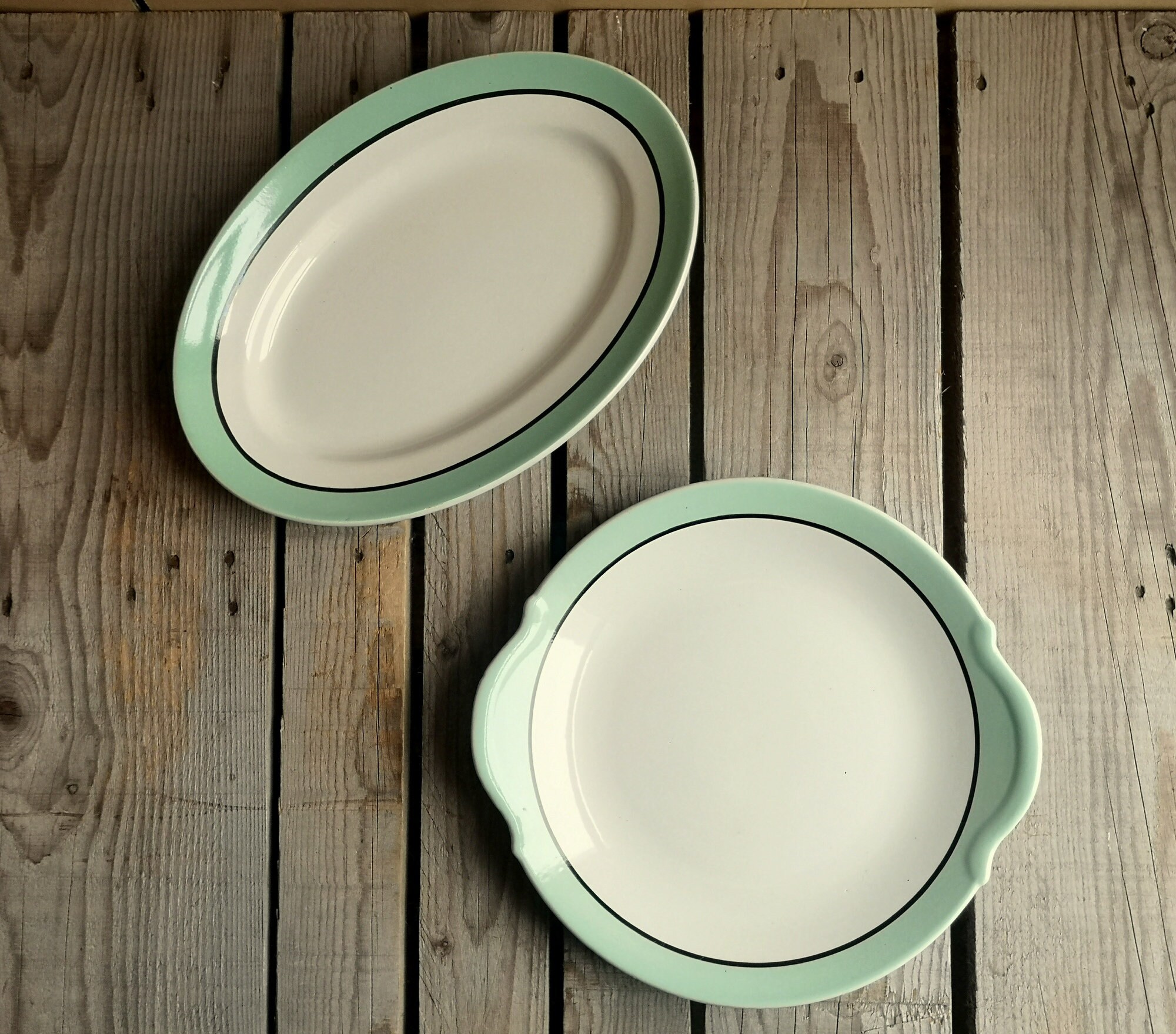 2 Plats en Céramique Badonviller avec Bordure Vert Menthe et Noire