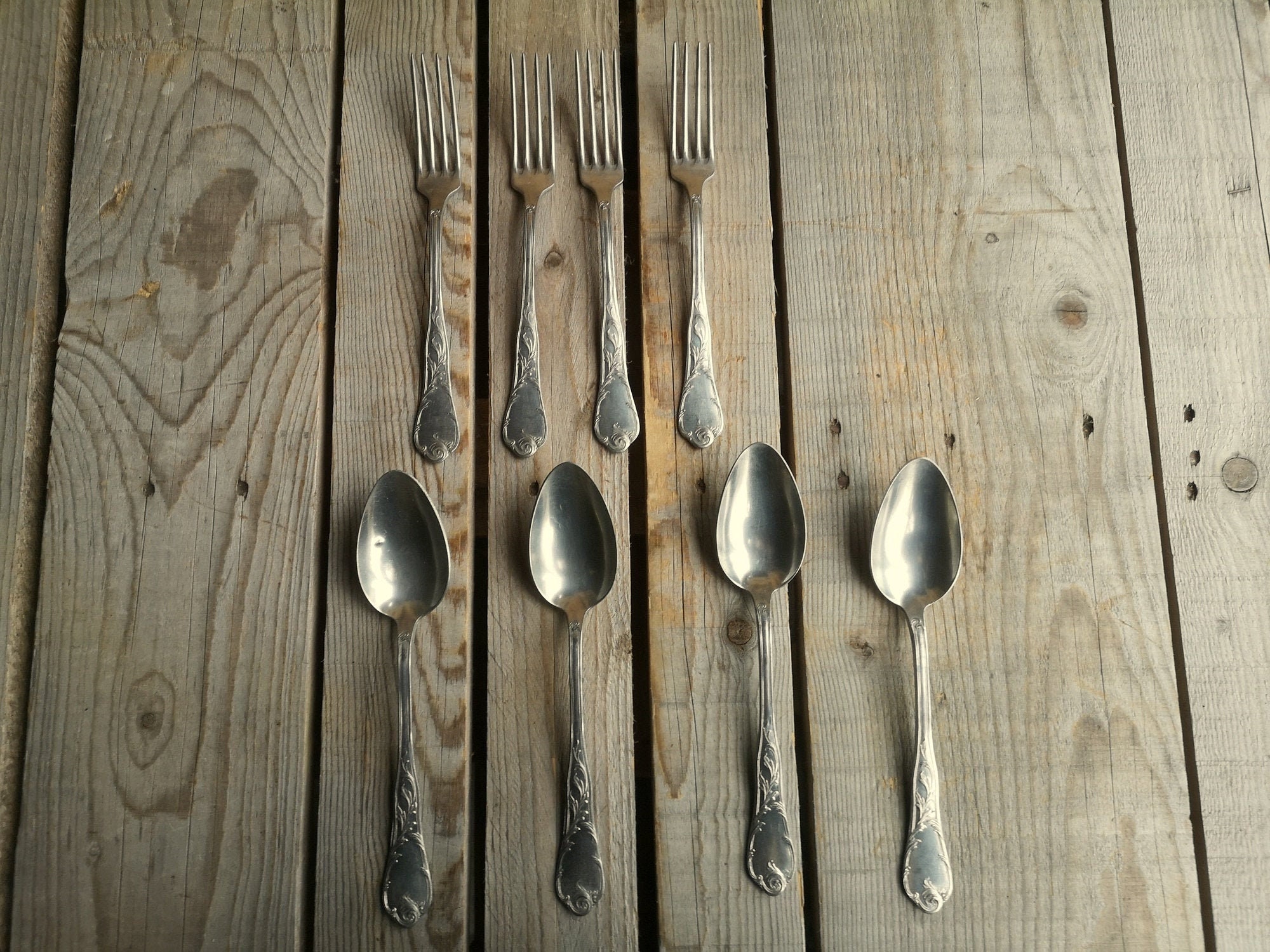 Lot de 4 Cuillères et Fourchettes Anciennes Décoratives