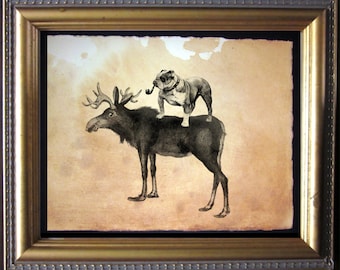 Impresión artística de collage vintage de un bulldog inglés montando un alce sobre papel teñido de té, arte canino, regalo de Navidad para mamá y perro.