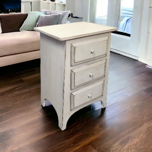 Rustic 3-Drawer Nightstand: Handmade Distressed Wood Farmhouse Bedside Table for Vintage-Style Bedroom