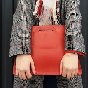 Maletín de cuero rojo, maletín minimalista, cartera de cuero, funda para portátil, bolso de piel de grano completo, carpeta de cuero, portadocumentos, vegtan