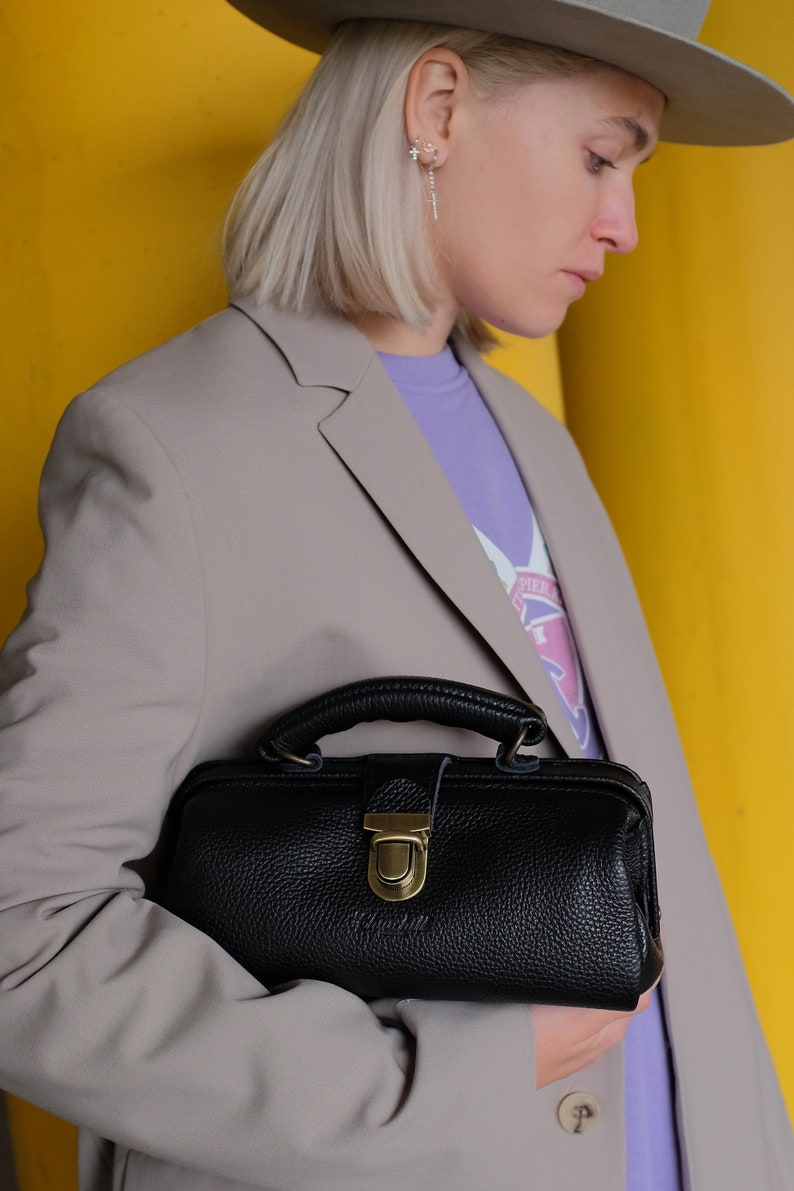 Mini Leather Doctor Bag, Doctor Style Bag, Leather Satchel, Gladstone Bag, Leather Sac Voyage, Medical Bag, Dulles Bag, Vintage Leather Bag image 4