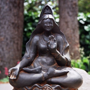 Statue de Kuan Yin, Déesse du jardin, Sculpture extérieure, Divinité bouddhiste, Statue de déesse, Décor d’autel, Déesse de la Miséricorde, Art spirituel, Kwan Yin