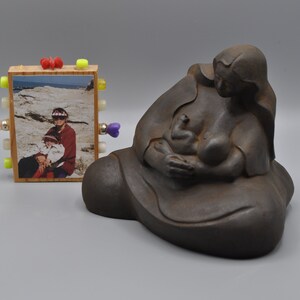 母と子の樹脂彫刻、母と子のアート、授乳アート、ベビーシャワーギフト、新米ママへのギフト、授乳アート、新生児プレゼント