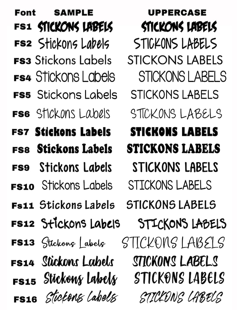 以下が含まれることがあります： 「Stickons Labels」というテキストのさまざまなフォントスタイルを示すチャート。チャートは、テキストを大文字、小文字、さまざまなフォントスタイルで表示しています。
