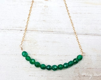 Pendentif de barre perlée en onyx vert, collier rempli d’or 14K, pierre de naissance de mai, bijoux superposés, bijoux de tous les jours, collier de barre