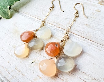 Boucles d'oreilles pendantes en grappes de pierres de lune multicolores, or 14 carats, pierre de naissance de juin, Boucles d'oreilles en pierre de lune, Pierre de lune multicolore, Pierre de lune pêche