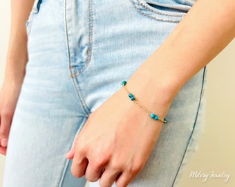 Bracelet de perles délicat bleu turquoise/corail, bleu turquoise, corail, or 14 carats, superposition de bracelet, cristal de guérison brut