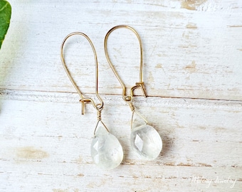 Boucles d'oreilles en or rempli de pierre de lune arc-en-ciel : pendantes en forme de larme