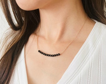 Pendentif de barre perlée en onyx noir, collier rempli d’or 14 carats, pierre de naissance, bijoux superposés, bijoux de tous les jours, collier de barre