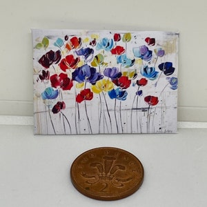 Handgemachte Miniatur Puppen Haus Zubehör Leinwand Stil WandKunst Bild von bunten Mohnblumen.